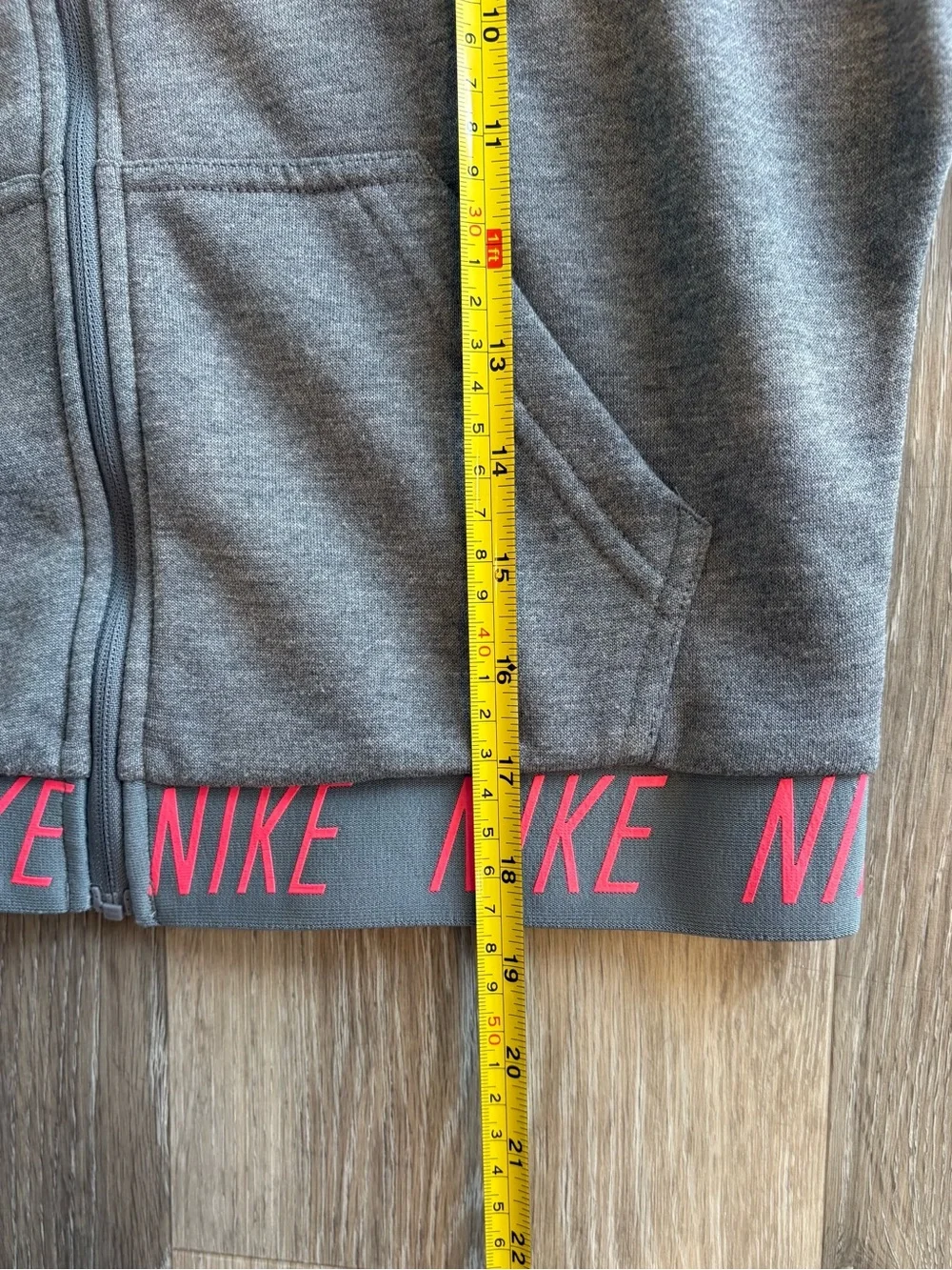 Girl’s Nike Dry Core Studio Short Sleeve Hoodie with Pink Swoosh size M 10-12